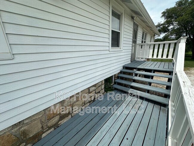 Building Photo - 11204 Parallel Pkwy