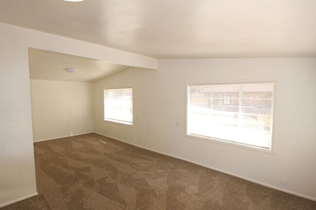 Building Photo - Bright 3-Bedroom Single-Level Duplex with Garage | 1,166 Sq Ft | Convenient Flagstaff Location