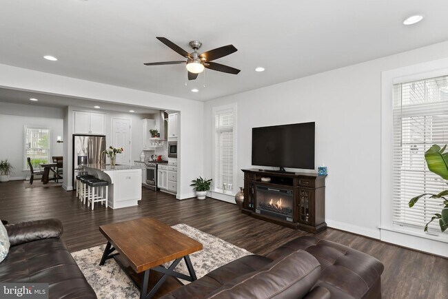 Building Photo - 48 Meadow Creek Ln