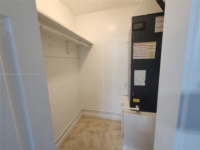 Building Photo - 1806 SW 97th Ave