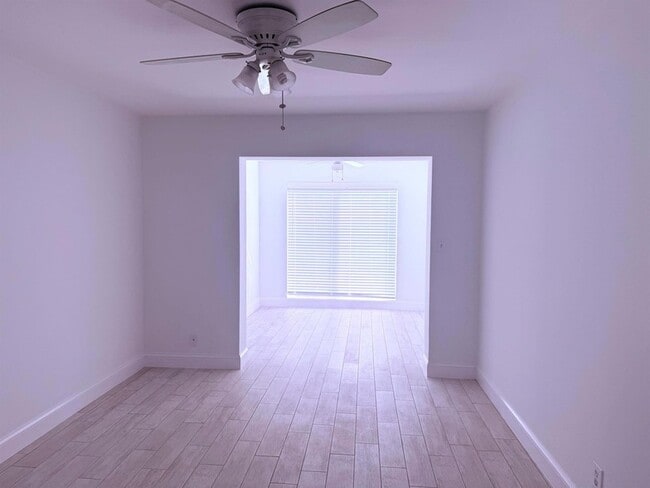 Building Photo - 626 Prosperity Farms Rd