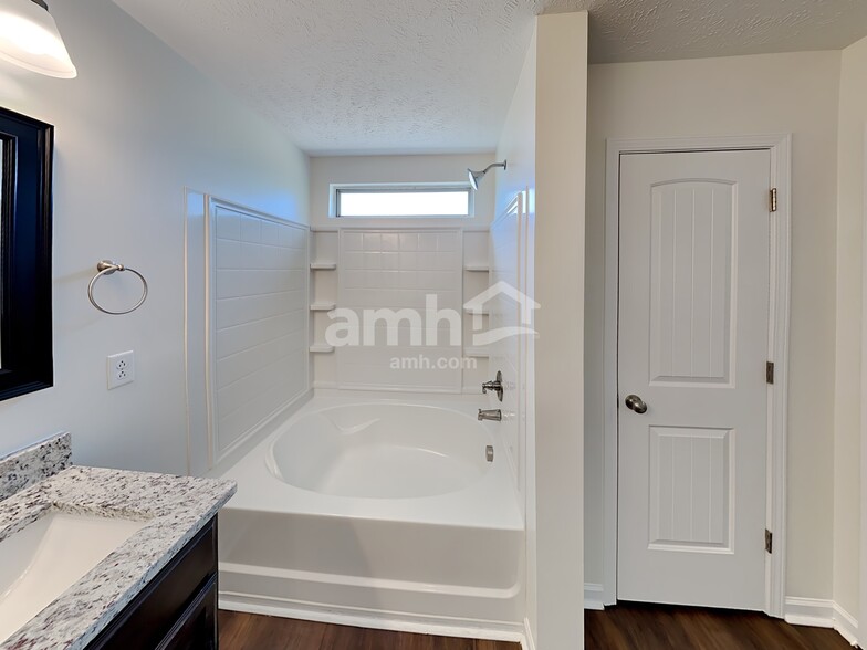 Building Photo - 1133 Halverson Dr