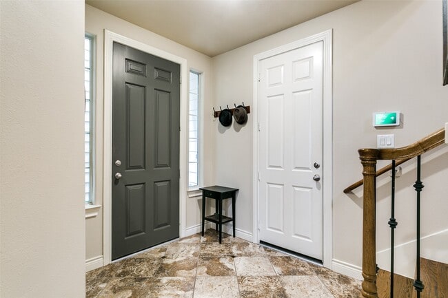 Building Photo - 5742 Kiam St