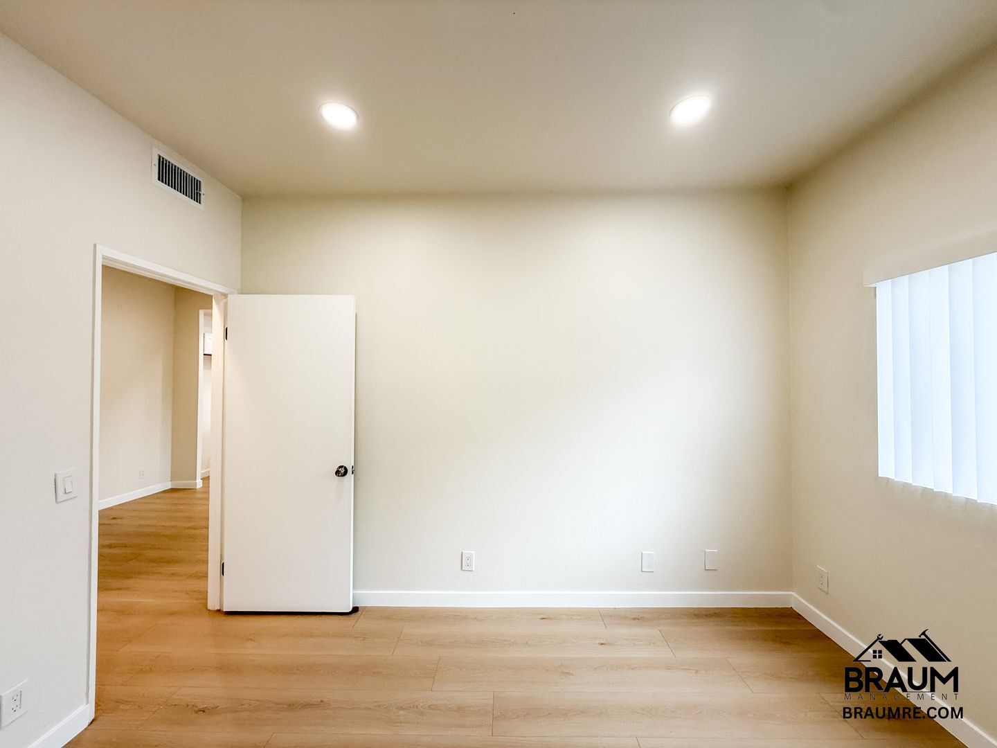 Building Photo - 11459 Collins St