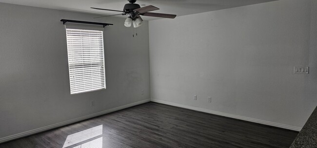 Building Photo - Townhome for Rent