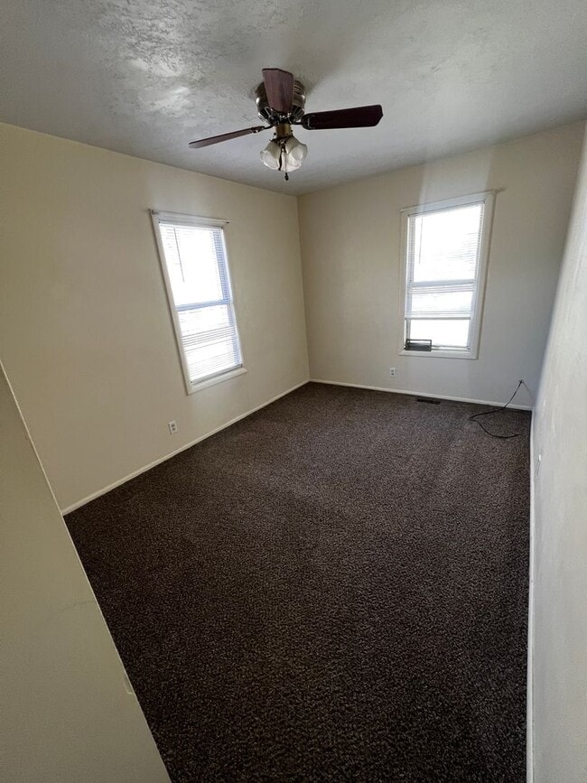 Building Photo - Great Property South of Town