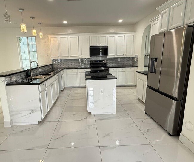 Building Photo - 27037 SW 142nd Ave