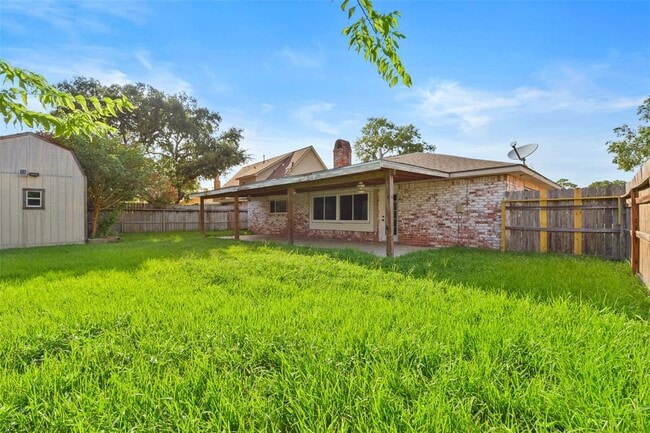 Building Photo - 826 Seacliff Dr
