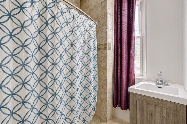 Building Photo - 2954 Central Pkwy