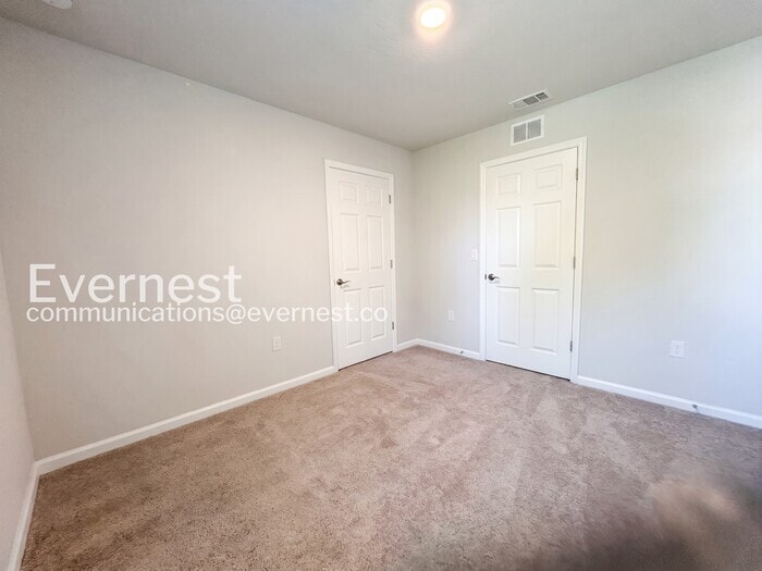 Building Photo - 17 Riverside Ln