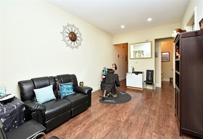 Building Photo - 12806 Willow Centre Dr