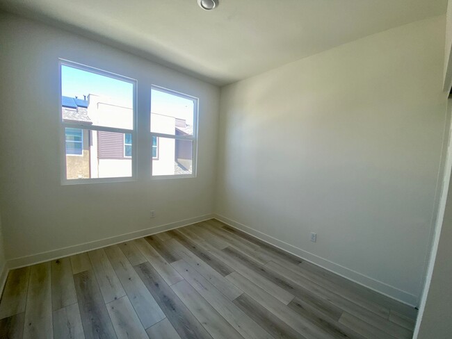 Building Photo - Luxury 3 br townhome Save up to $350 Each ...