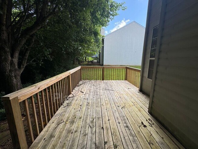 Building Photo - 2262 Charleston Pointe SE