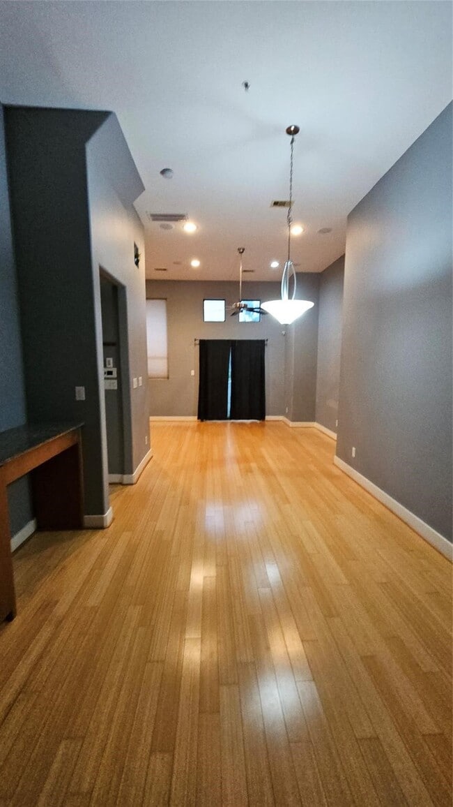 Building Photo - 2301 Camden Dr