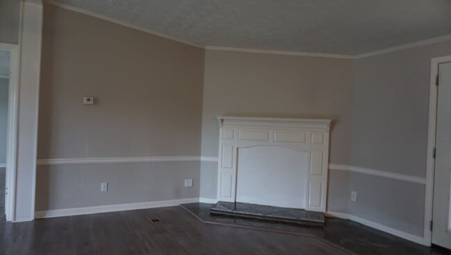 Building Photo - 3 Bedroom Mobile Home in the County