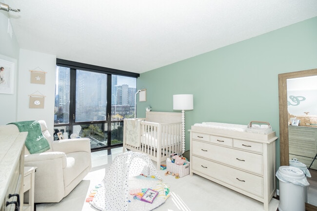 Building Photo - 1309 N Wells St