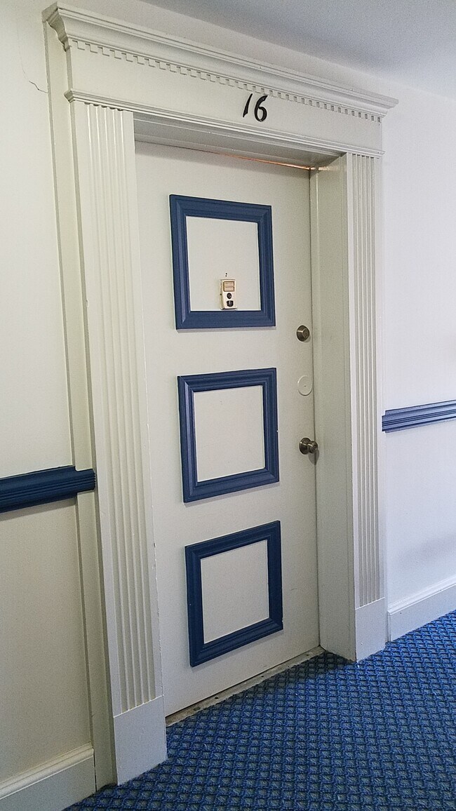 Unit B16 - 605 Grove St