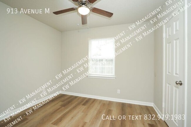 Building Photo - 913 Avenue M