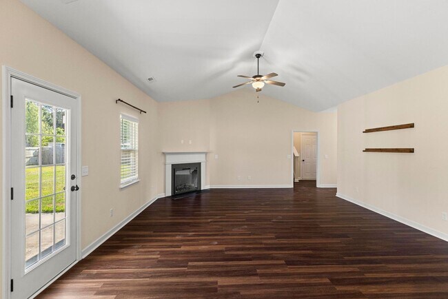 Building Photo - 3 bedroom with bonus room in Holly Ridge is available now!