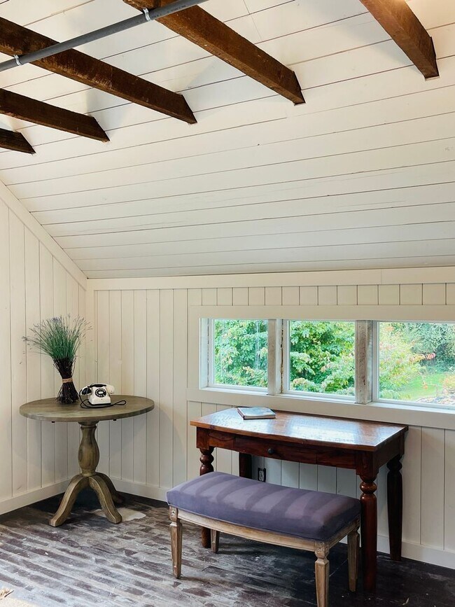 Building Photo - Historic and Peaceful Bainbridge Island Farm