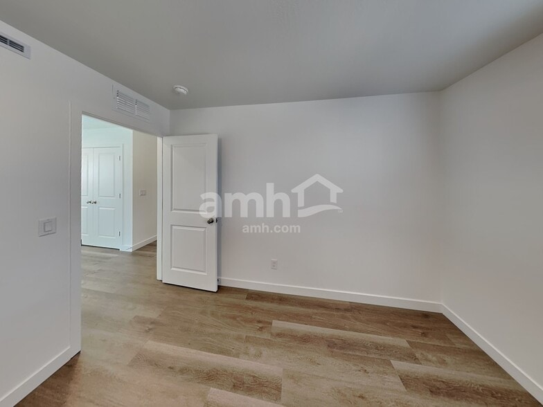 Building Photo - 20177 W Thomas Rd