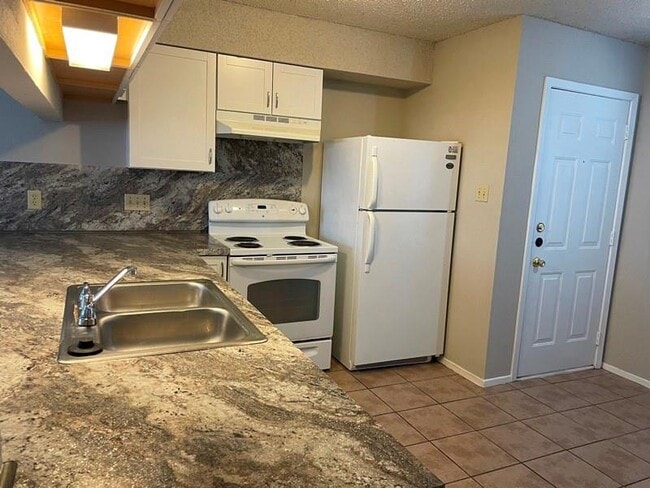 Building Photo - 3306 Dunliegh Dr
