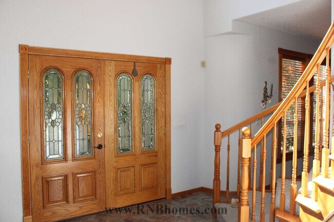 Building Photo - 677 Hoppe Ln