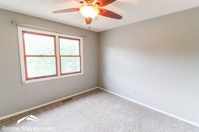 Building Photo - Stunning single-family home in West Manhat...