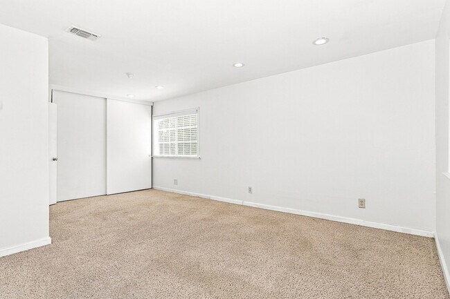 Building Photo - 7205 Dedrick Ct
