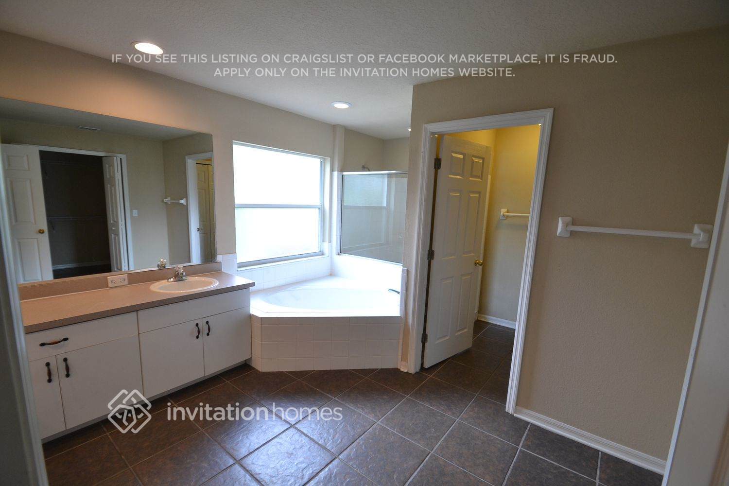 Building Photo - 749 Jessanda Cir