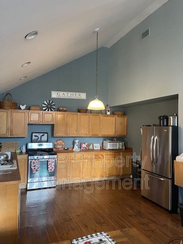 Building Photo - 500 Nonnewaug Rd