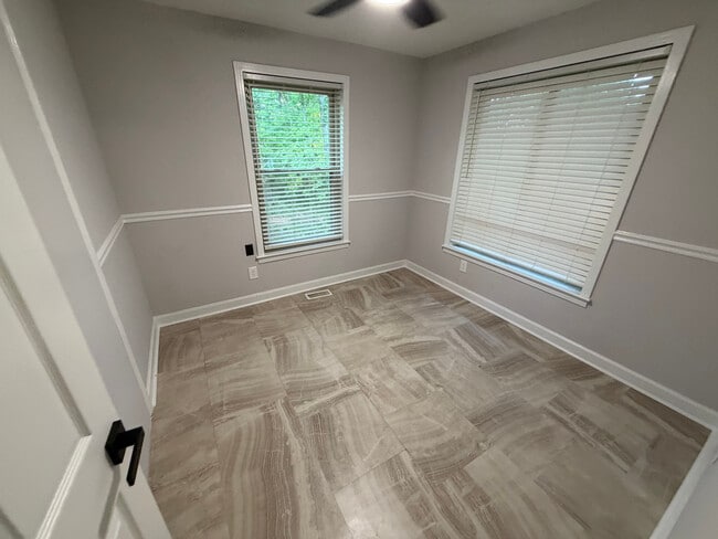 Building Photo - Room in House on Cox Mill Rd