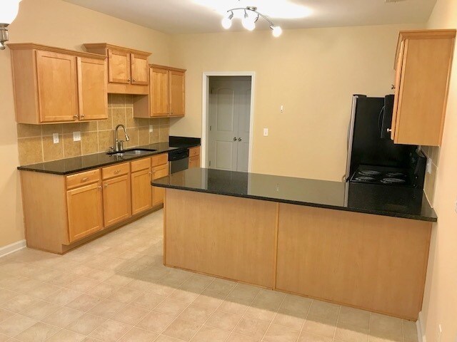 Building Photo - 3bed/2bath Townhome w/Garage - Gated Community - Plantation Estates