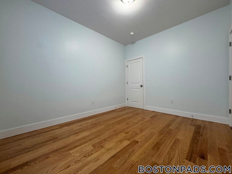 Building Photo - 7 Carson St