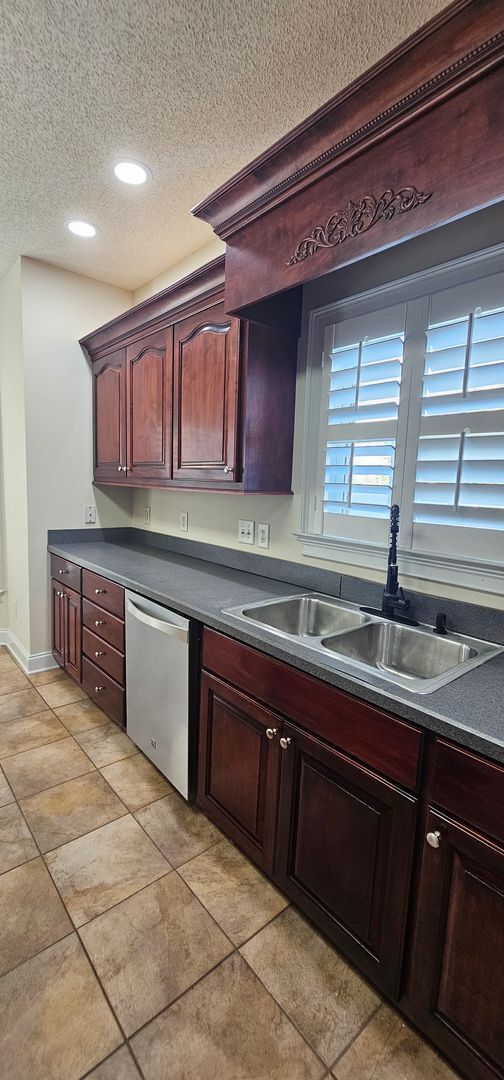 Building Photo - “Elegant 5-Bed Executive Home with Pool – ...