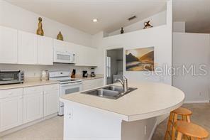 Building Photo - 8169 Fan Palm Way