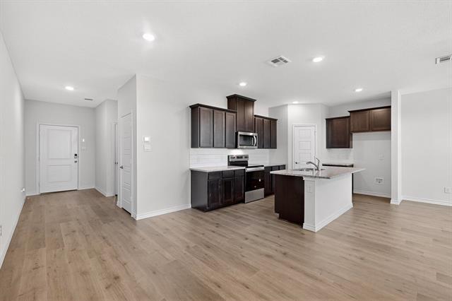 Building Photo - 740 Thorn Crk Dr