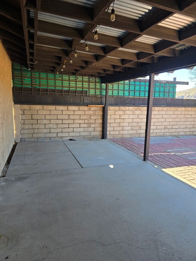 Building Photo - Remodeled Two Bedroom in Morongo Valley