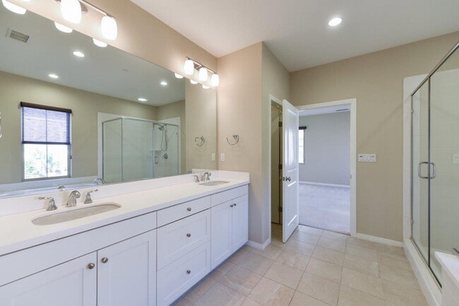 Building Photo - 3b/2.5b Cypress Village Irvine House for rent