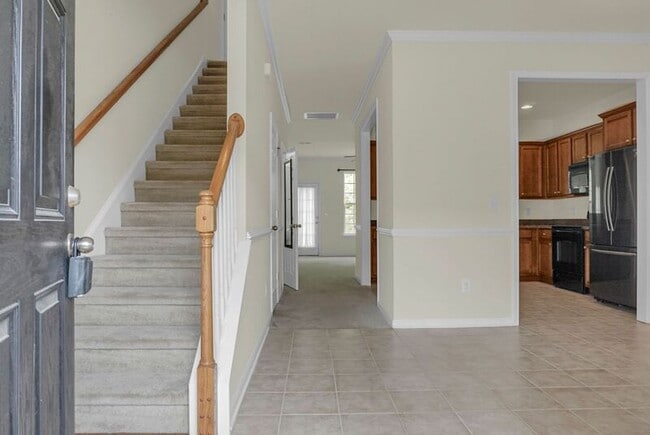 Building Photo - 215 Hemingway Cir