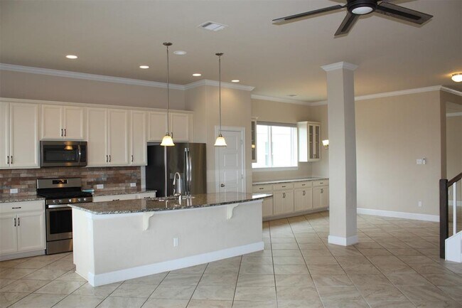 Building Photo - 393 Dayridge Dr