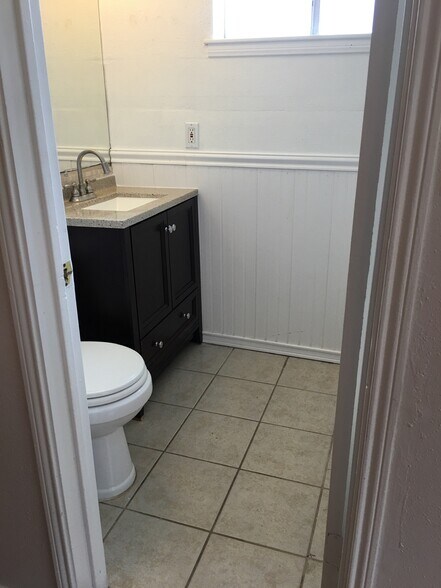 Building Photo - 1727 Junker St