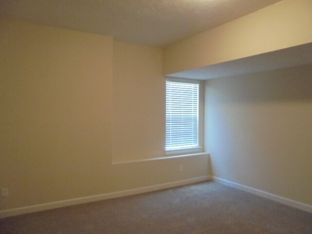 Building Photo - 1413 Napa Pt W