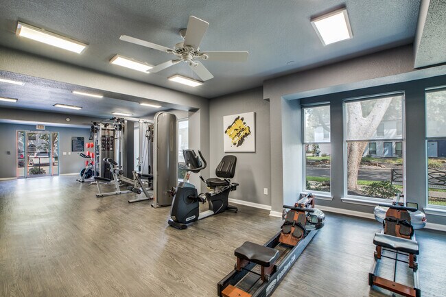 Building Photo - Medical Center Apartments - Super Deal!