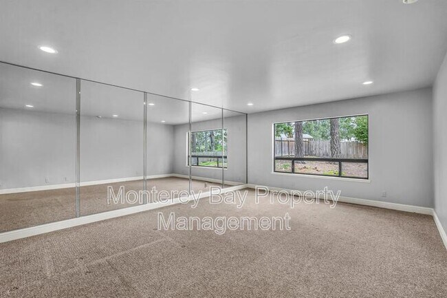 Building Photo - 4083 Sunset Ln