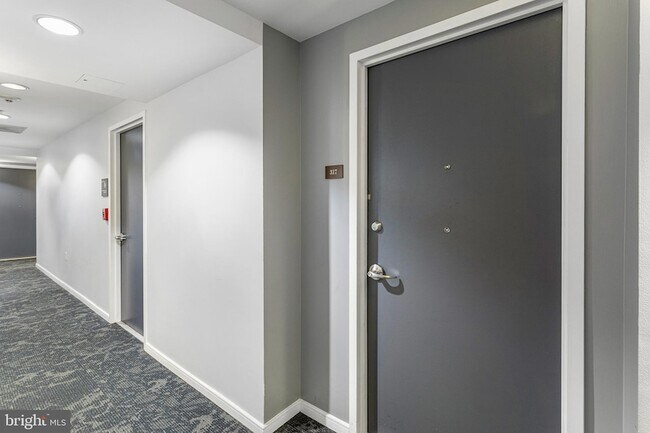 Building Photo - 157 Fleet St
