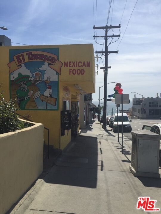 Building Photo - 472 Rosecrans Ave