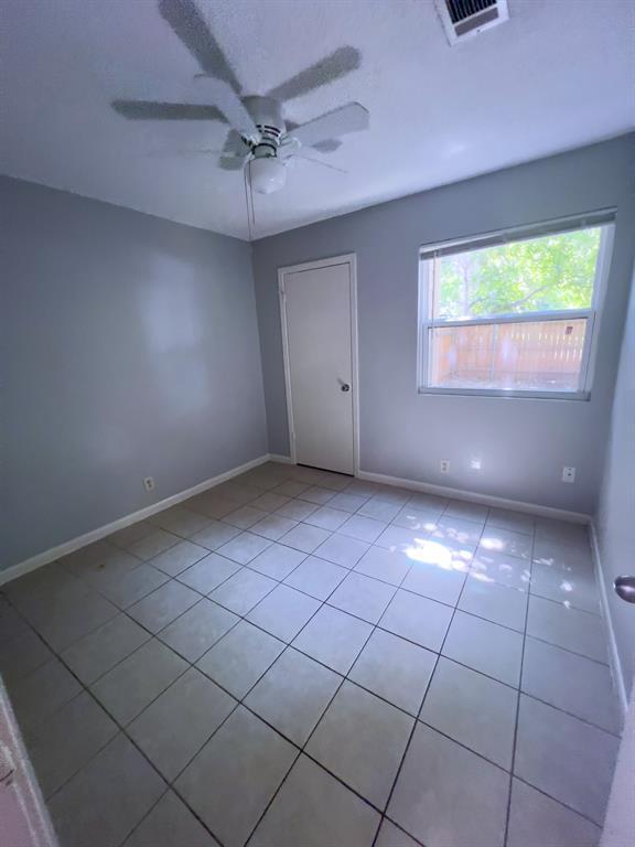 Building Photo - 9703 Roxanna Dr