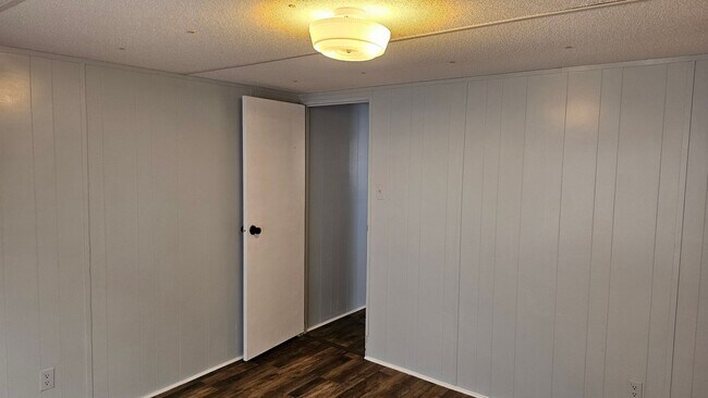 Building Photo - 2217 Glenburn Rd