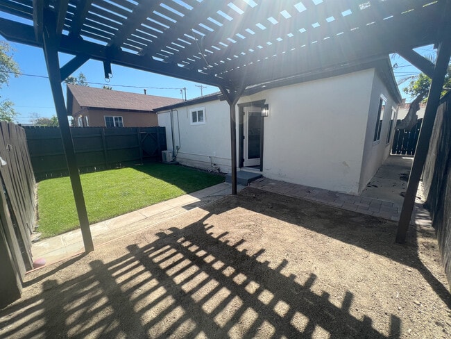 Building Photo - 3572 Nile St